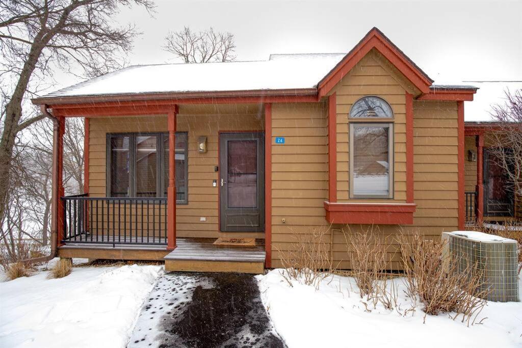 Peaceful 2-Bedroom Townhome Retreat W/Wooded View 갈레나 외부 사진