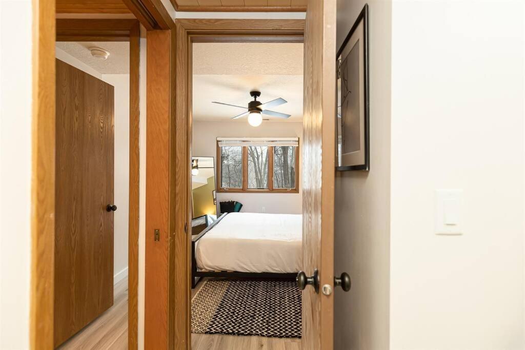 Peaceful 2-Bedroom Townhome Retreat W/Wooded View 갈레나 외부 사진