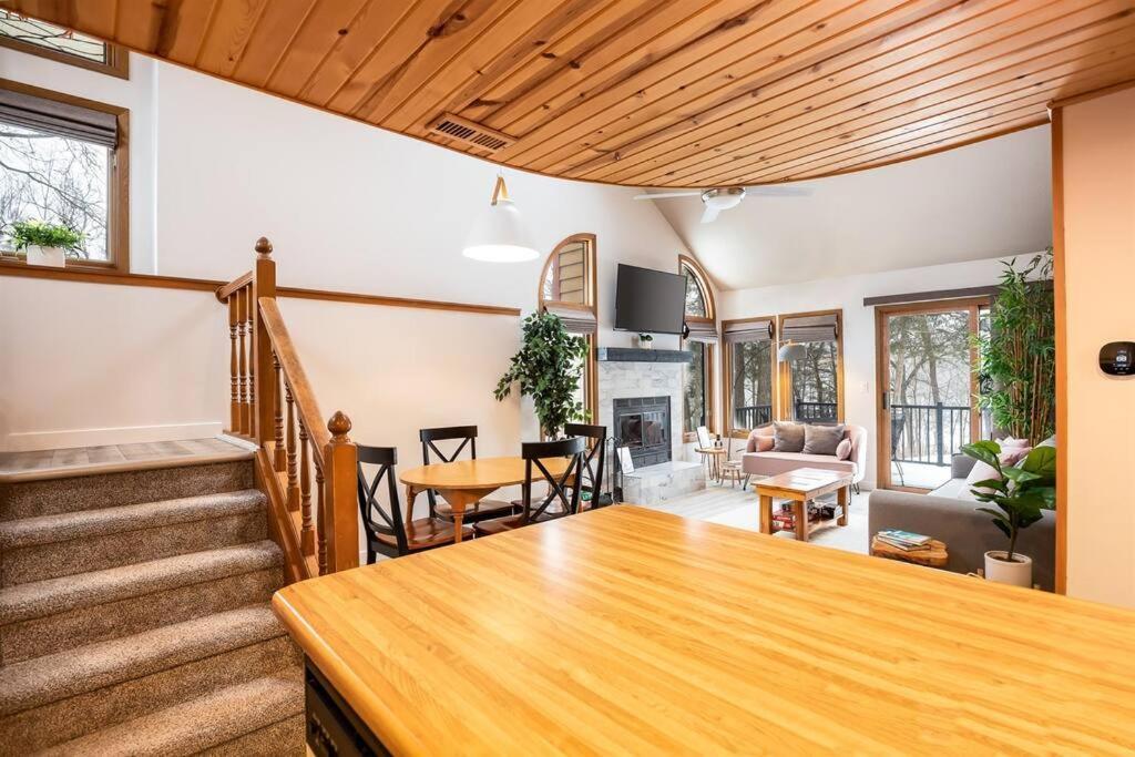 Peaceful 2-Bedroom Townhome Retreat W/Wooded View 갈레나 외부 사진